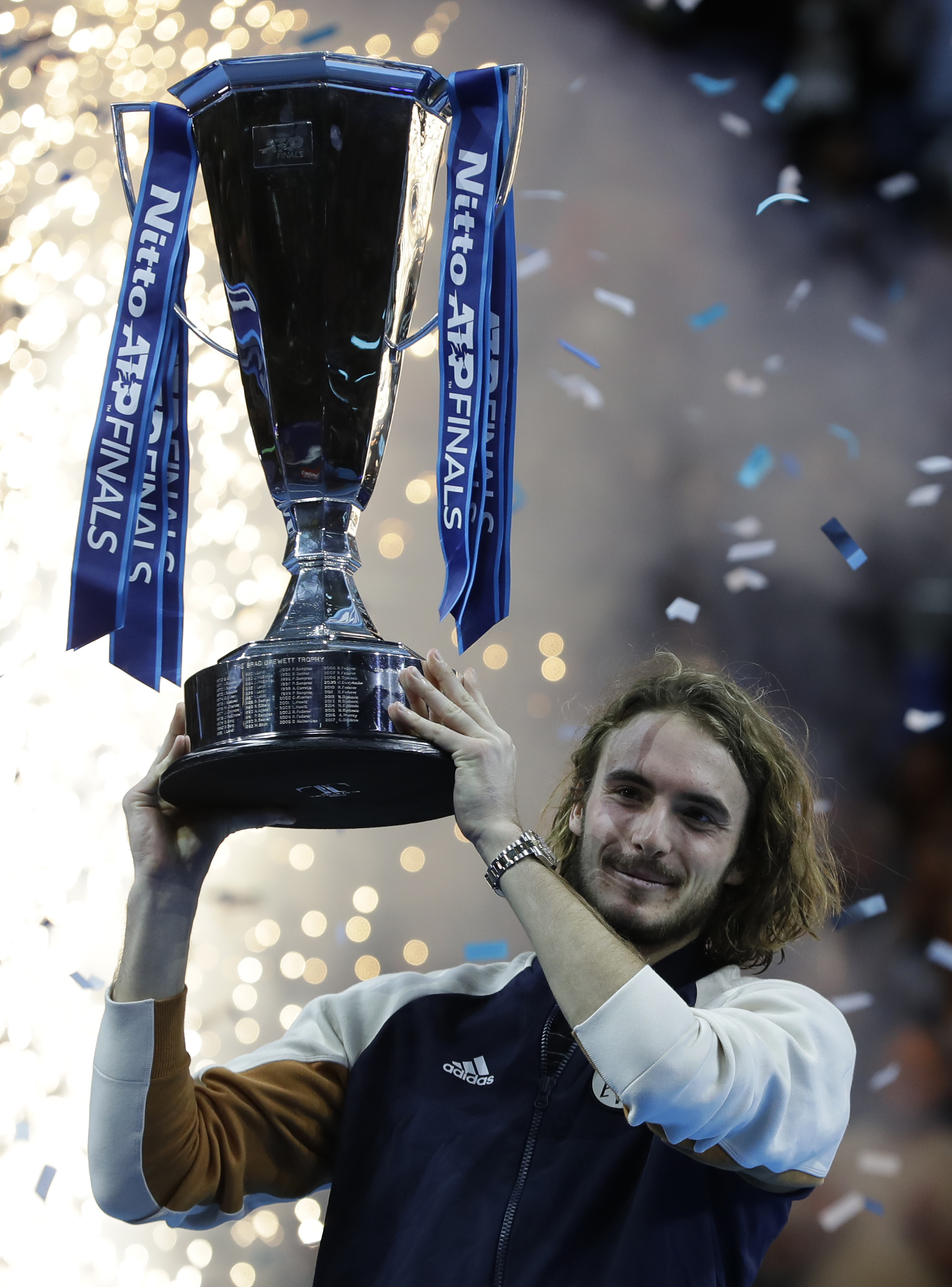 关于世界网球队绝杀英国网球队,西西帕斯爆发神勇的信息 关于世界网球队绝杀英国网球队,西西帕斯爆发神勇的信息