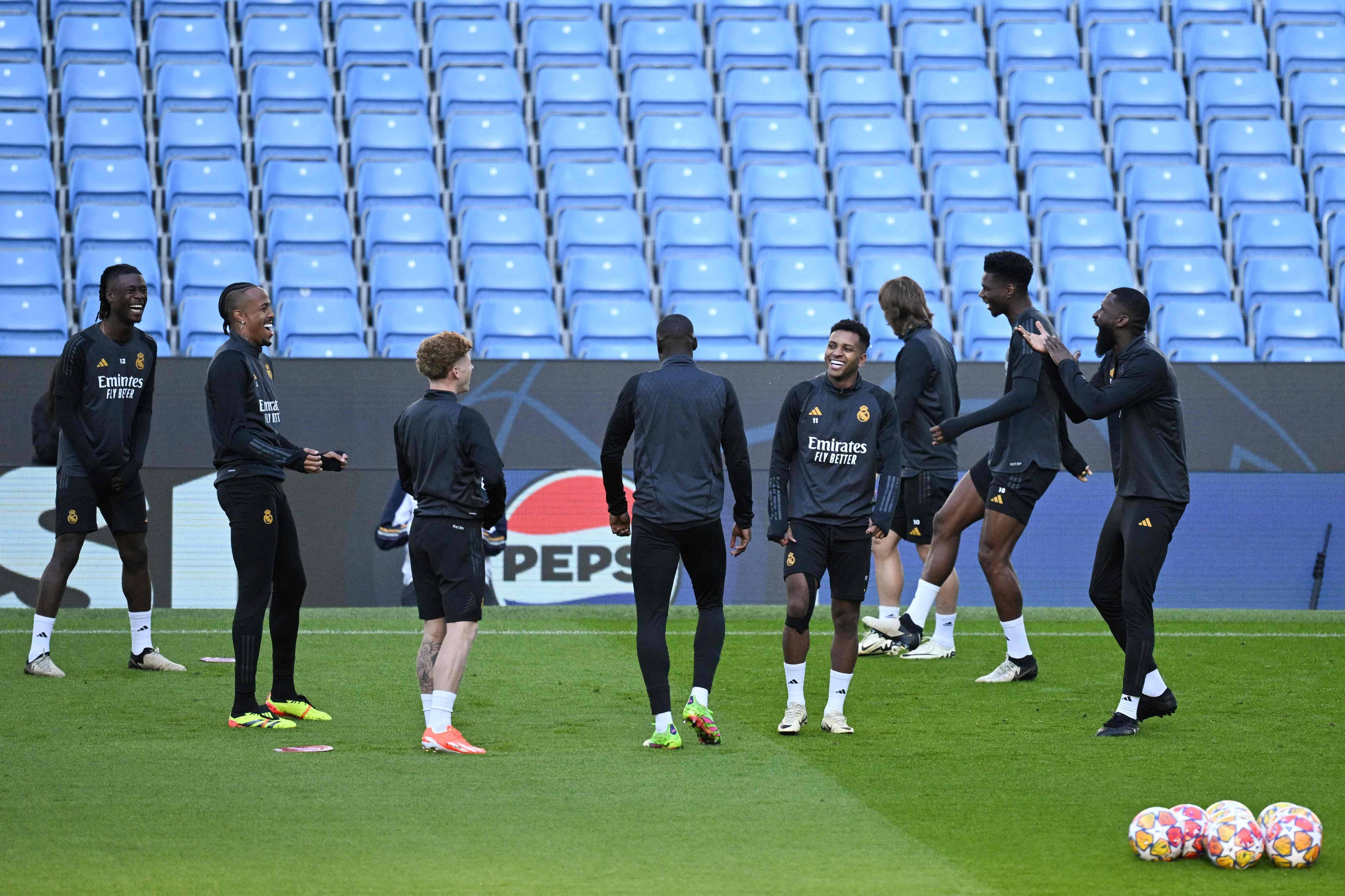 实时足球赛况:球员们积极备战争夺胜利的简单介绍 实时足球赛况:球员们积极备战争夺胜利的简单介绍