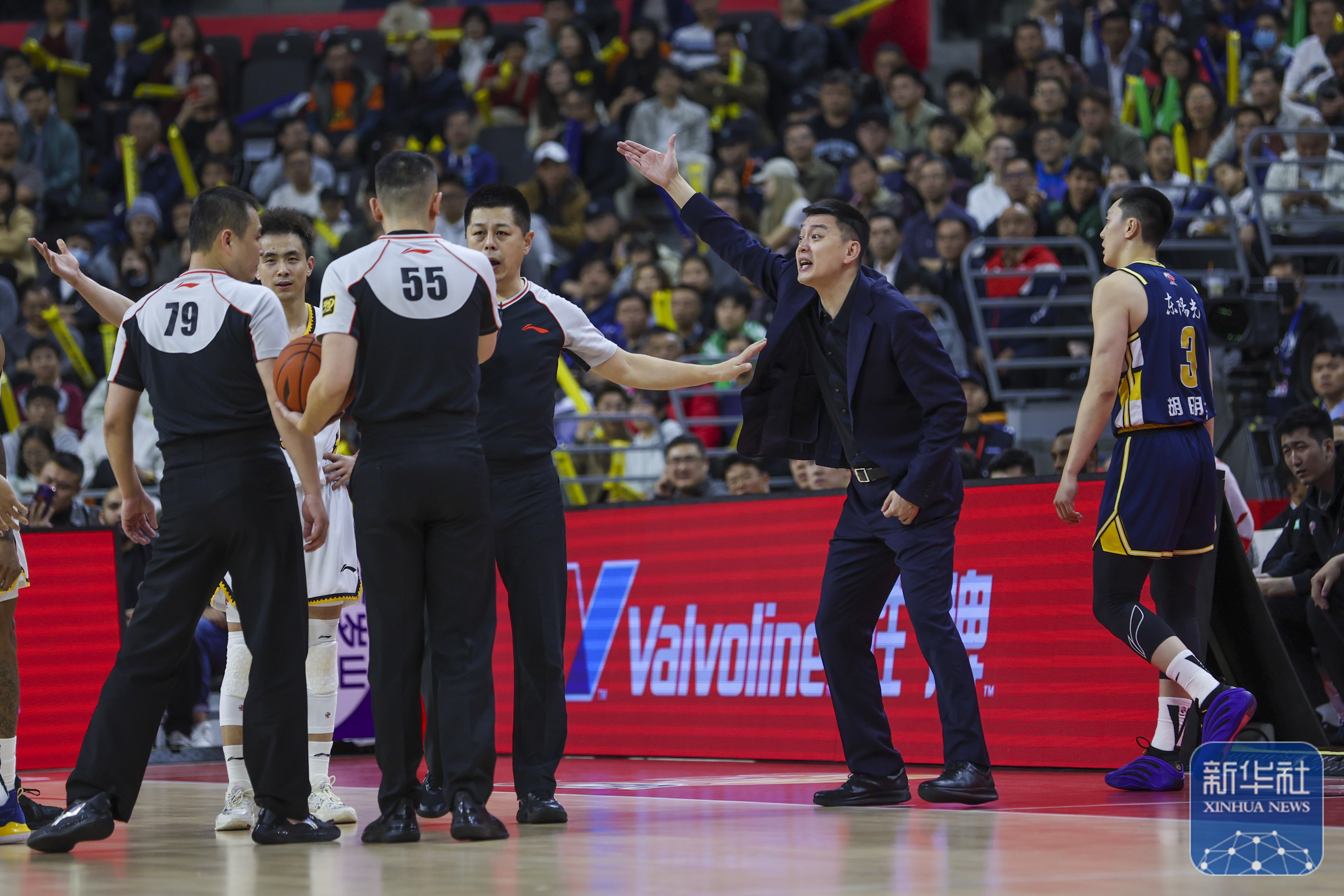 争霸赛场,CBA联赛呈现火爆态势 争霸赛场,CBA联赛呈现火爆态势