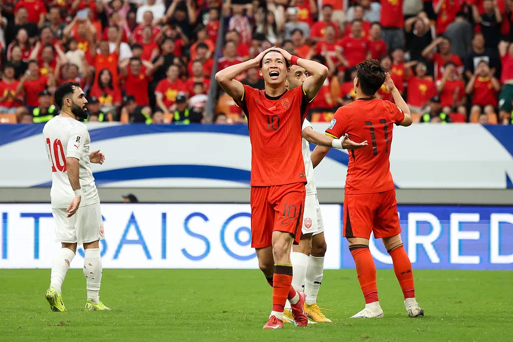 世界杯预选赛激战正酣，球队斗志昂扬的简单介绍