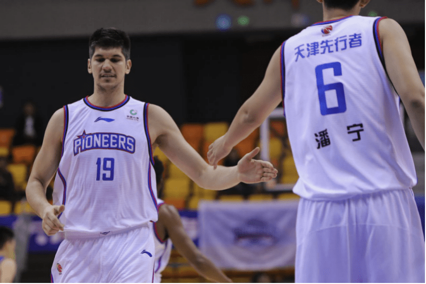 天津男篮刚毅不屈，依旧奋斗的简单介绍