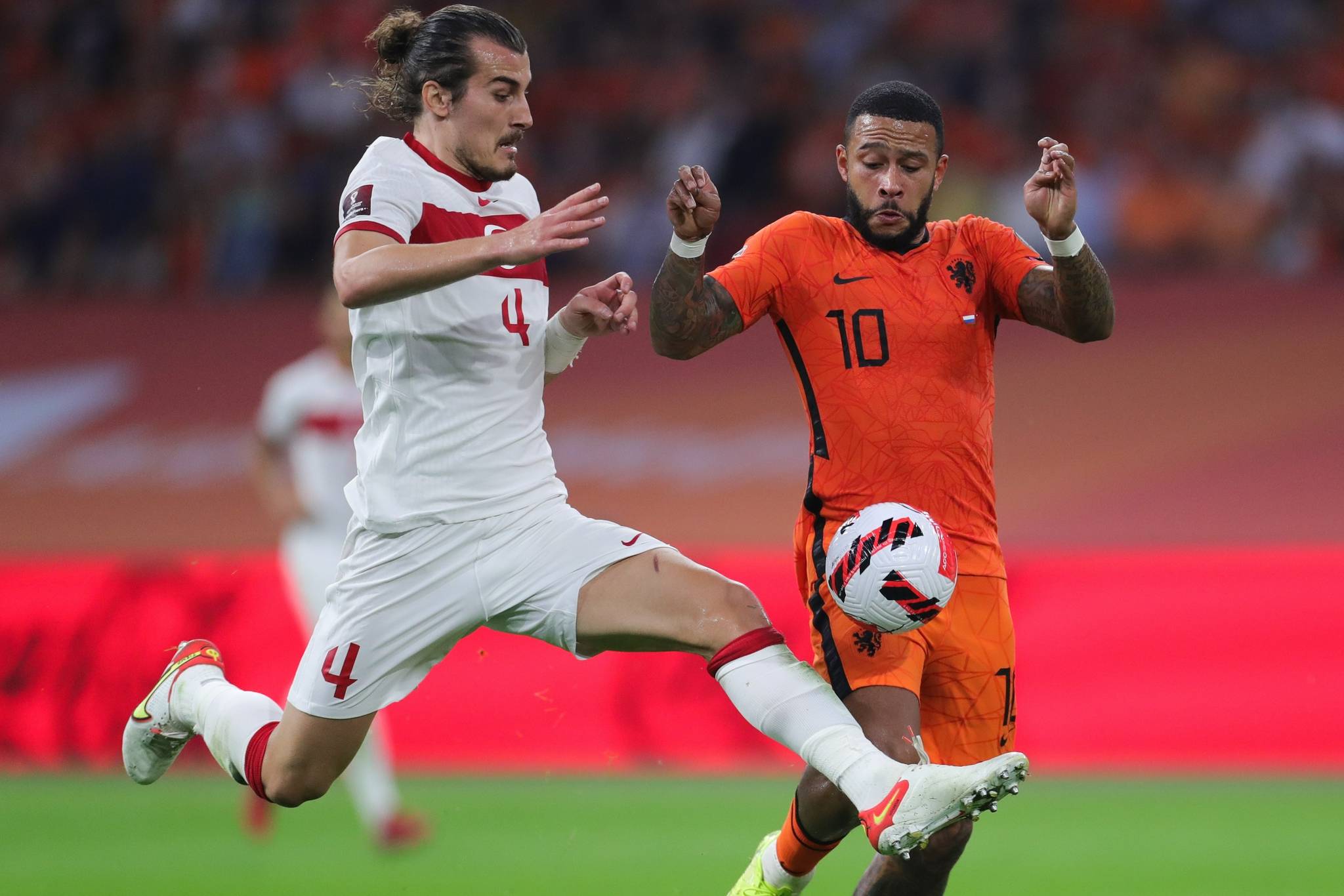 关于荷兰不敌西班牙，眼看出线希望渺茫的信息