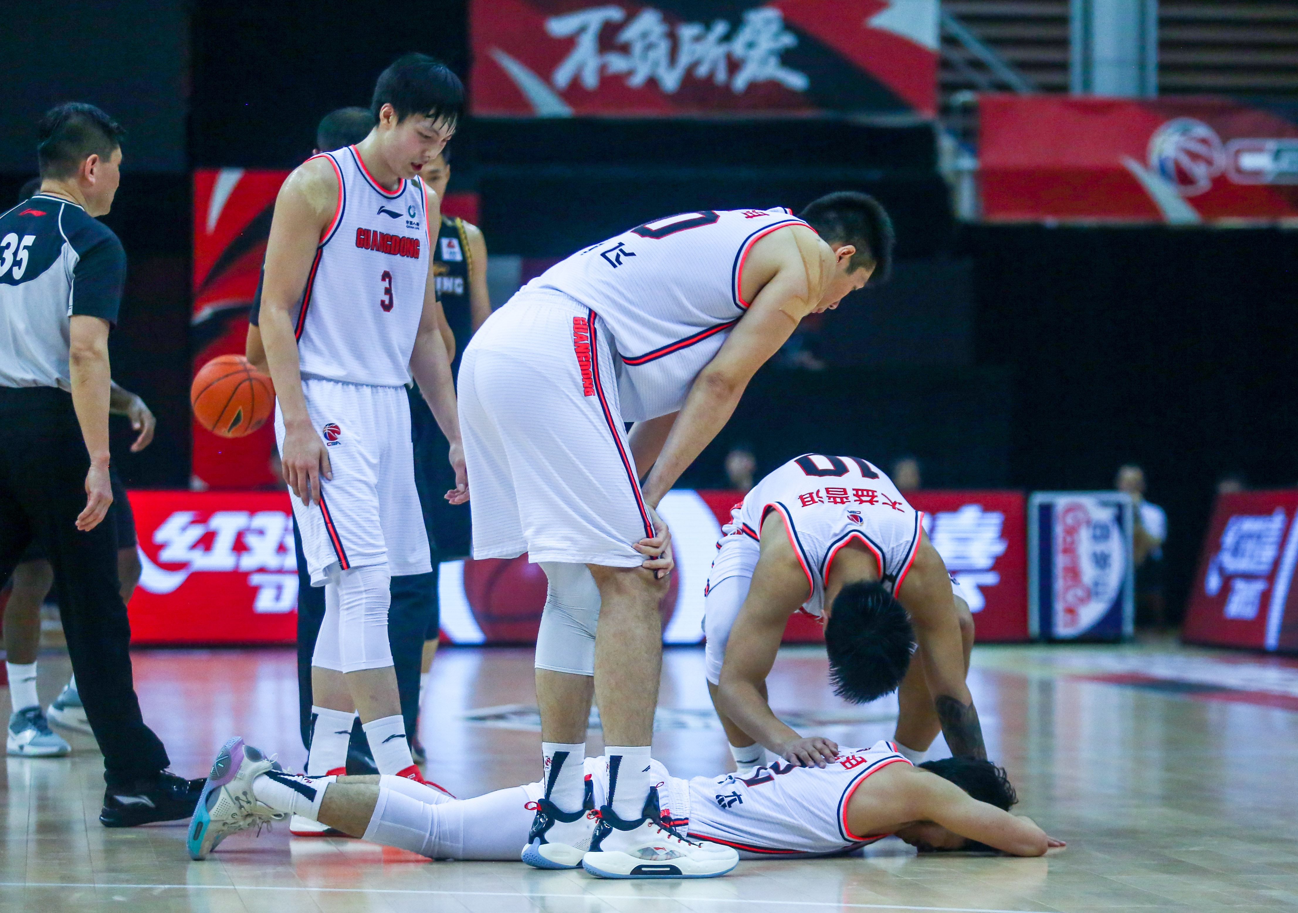 PG电子官网入口-篮球比赛节奏紧张，抢七大战激情上演的简单介绍