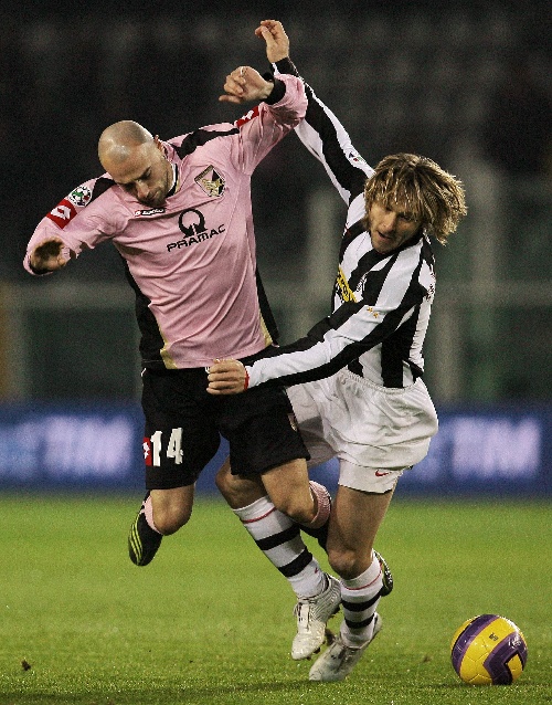 关于尤文图斯主场大胜，小组头名稳操胜券的信息