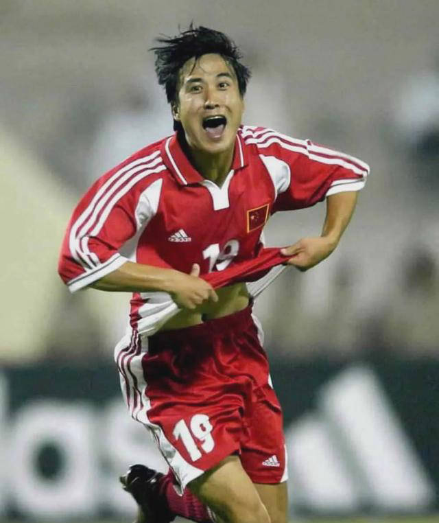 精湛技艺，足球明星展现实力的简单介绍