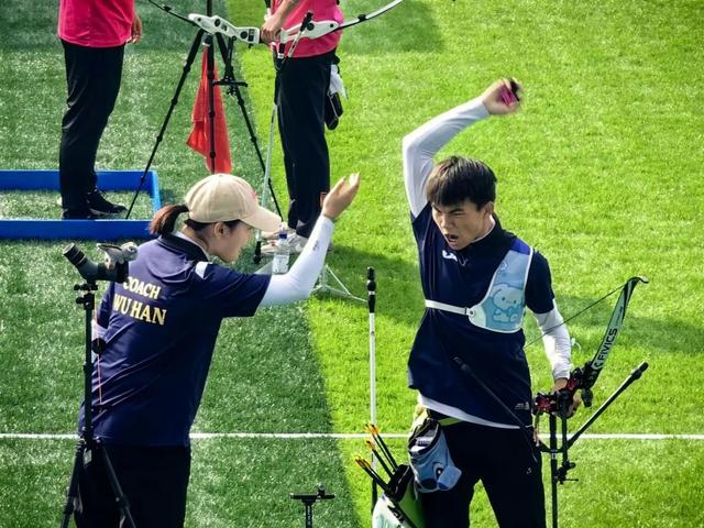射箭选手准确无误,夺冠在望 射箭选手准确无误,夺冠在望