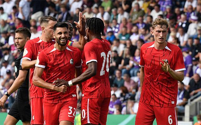 弗赖堡球队在主场比赛中横扫对手取得胜利