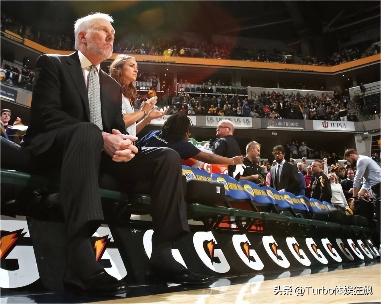 包含马刺球员集体亮眼，团队合作取得胜利的词条