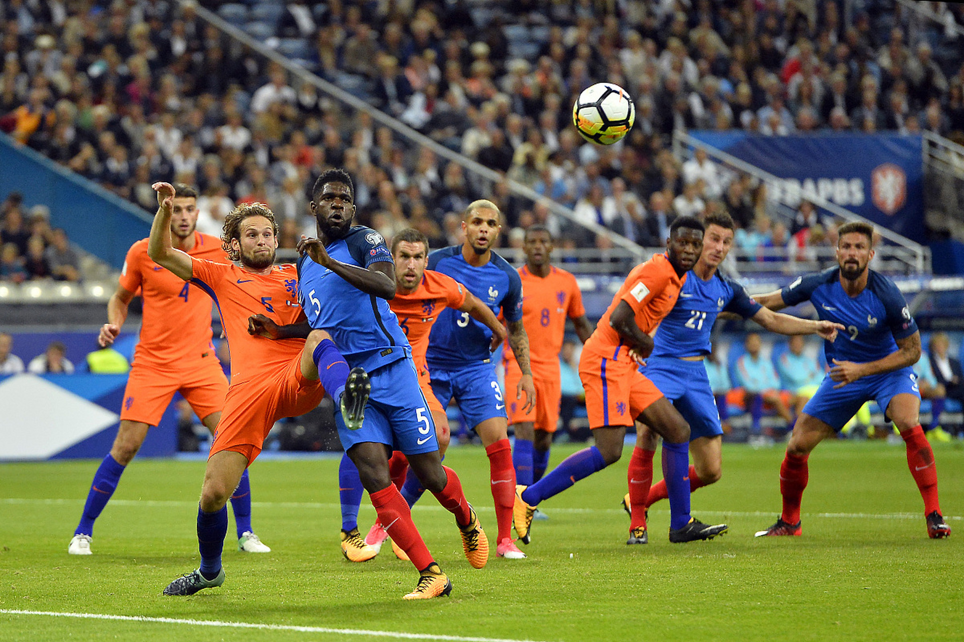 荷兰队备战欧预赛，全队集训的简单介绍