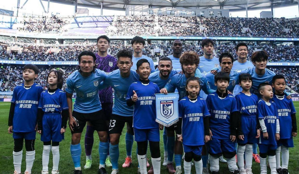 包含天海迎战亚泰，全队备战团结拼搏的词条