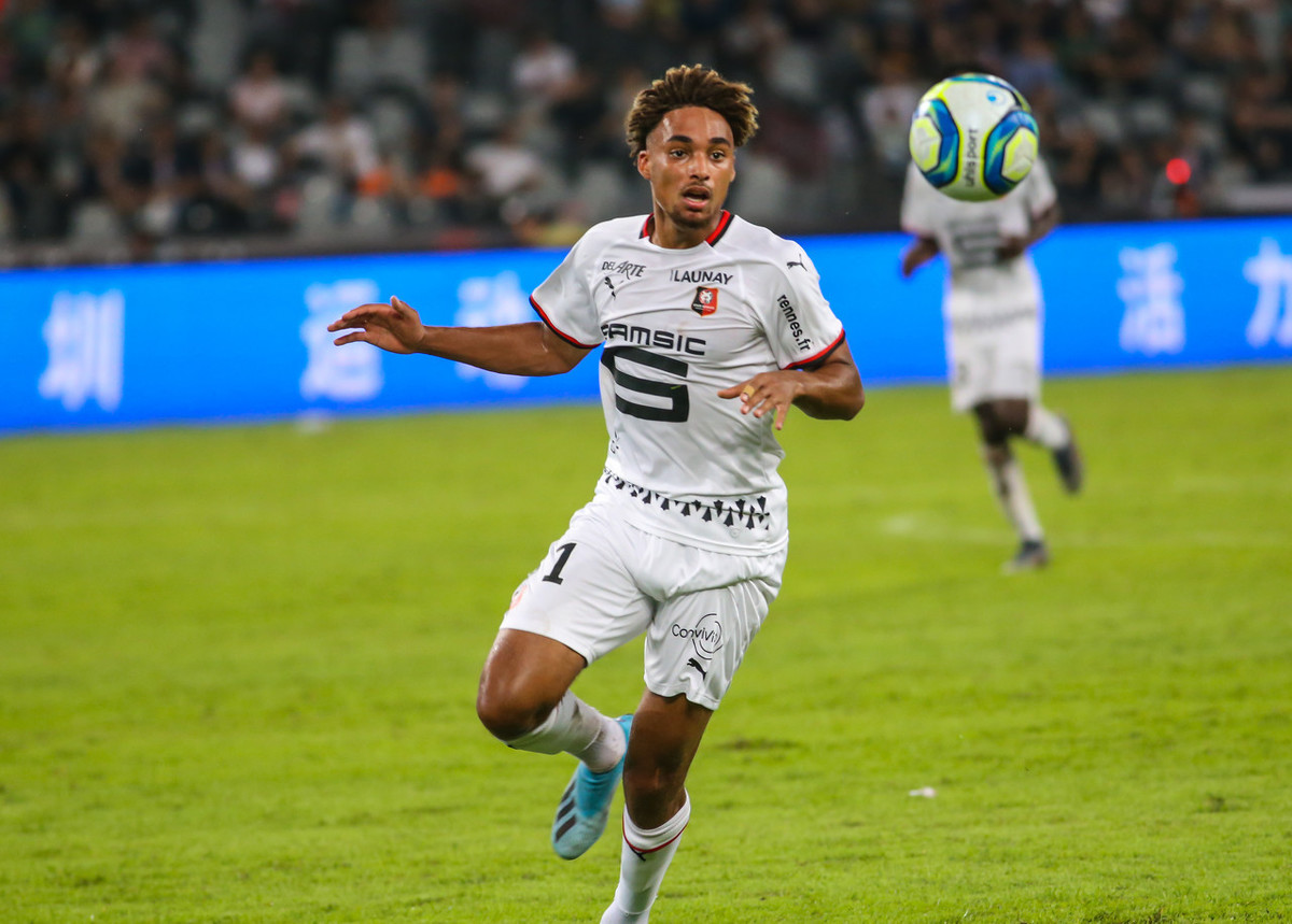 亚眠队击败强敌，跻身法甲前列