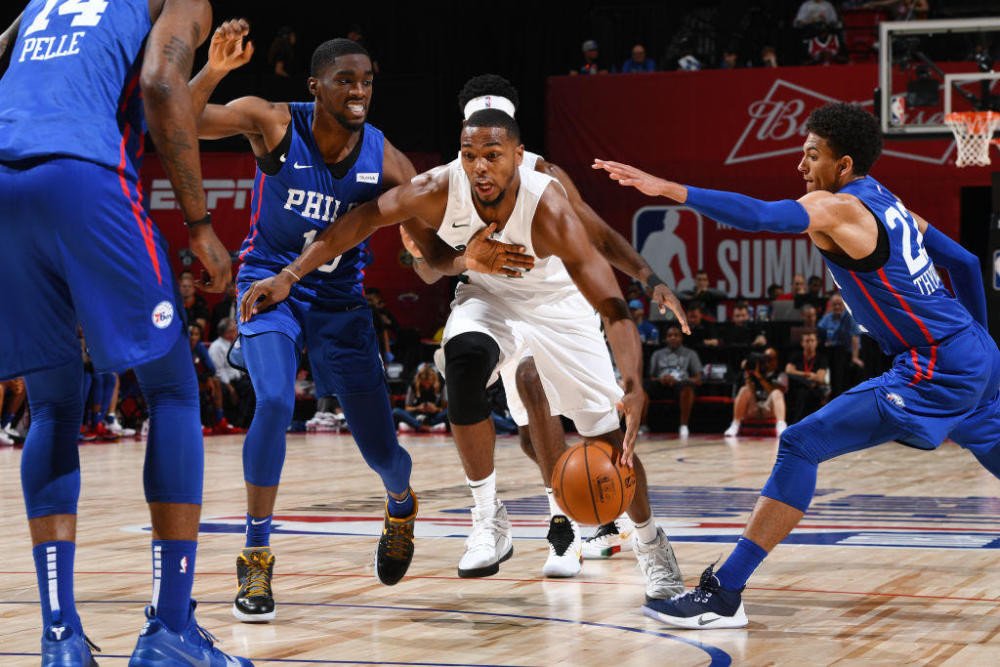 雄鹿险胜猛龙，杰伦·布朗关键制胜的简单介绍