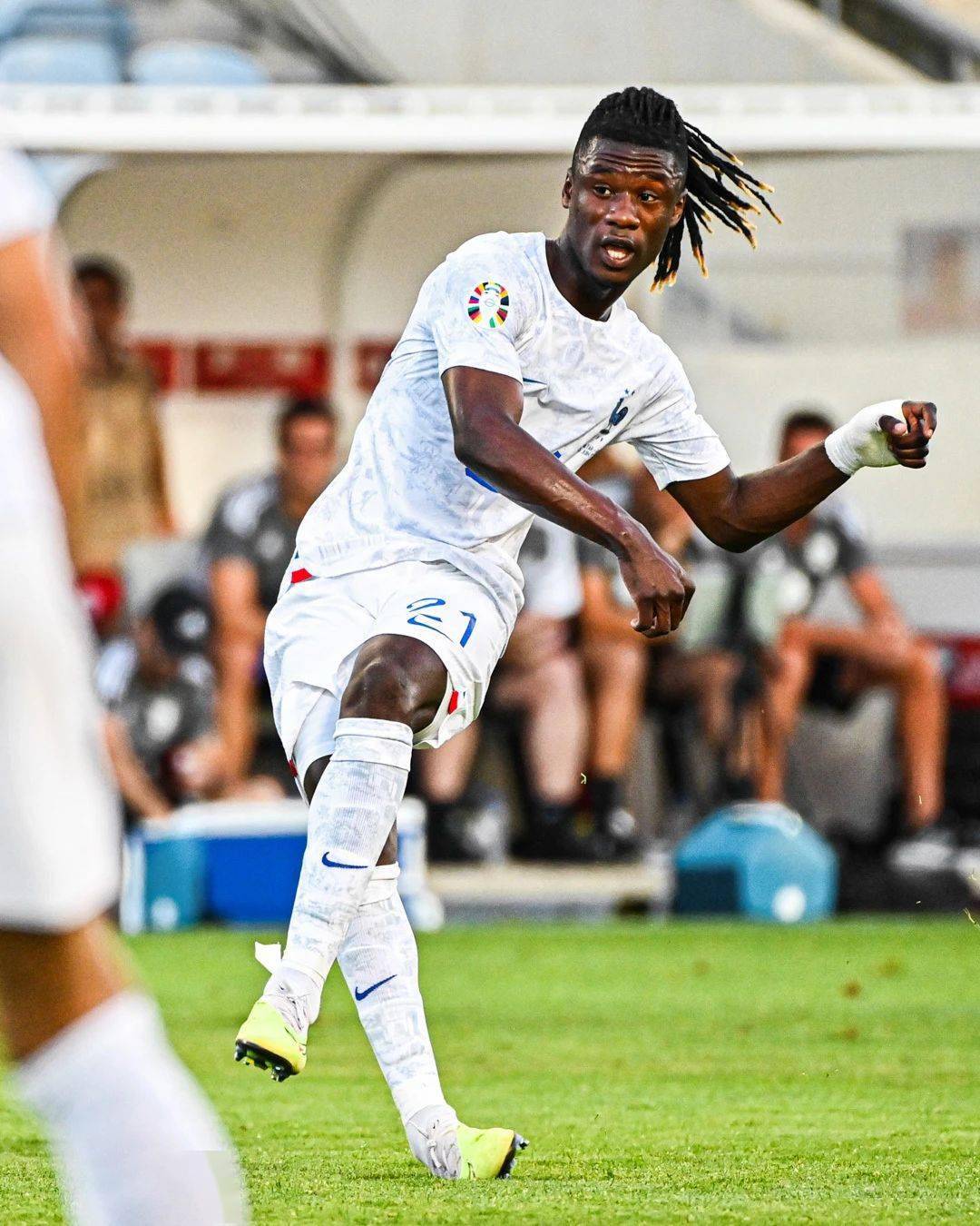 关于波兰强势乌拉圭，阿拉巴统治全场的信息