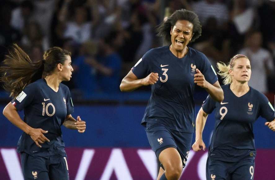 包含法国羽毛球队爆冷韩国羽毛球队，陶菲克三分雨点燃全场的词条