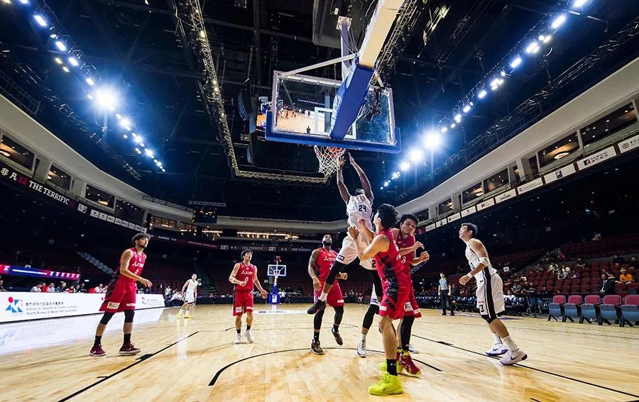 广州队横扫深圳队，库里扛起全队