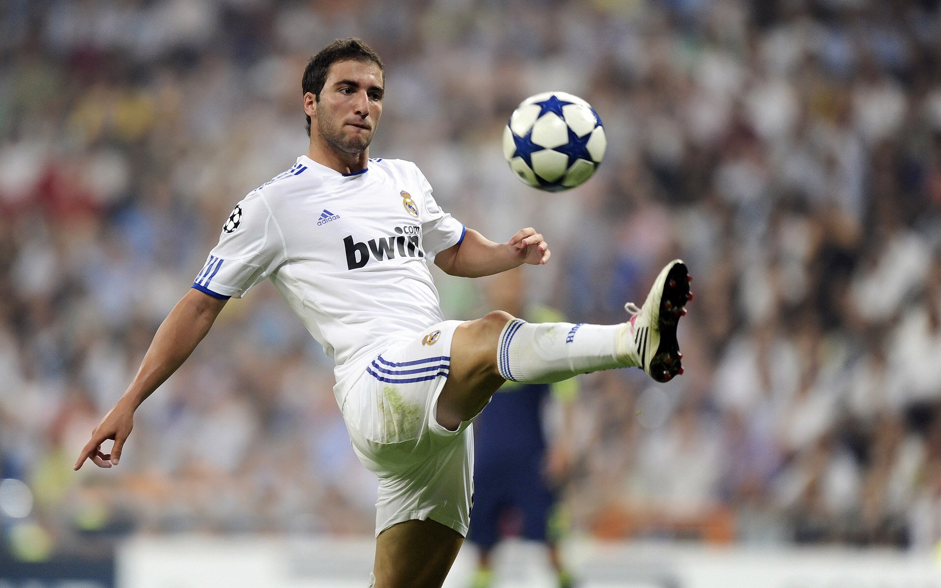 赛道与球场，布伦森的关键节点与F1街道赛之夜的共振