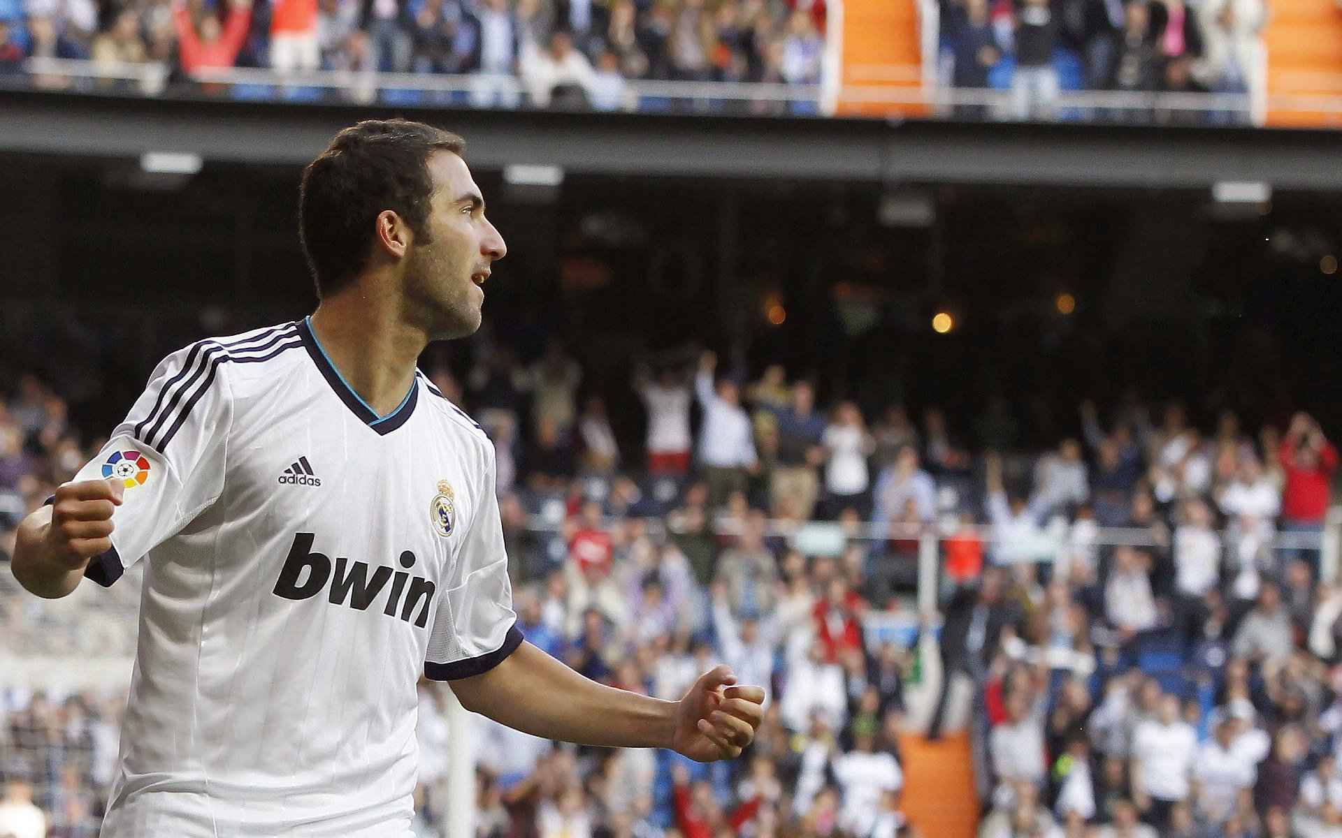 赛道主宰者，阿什拉夫如何在新赛季揭幕战之夜改写F1叙事