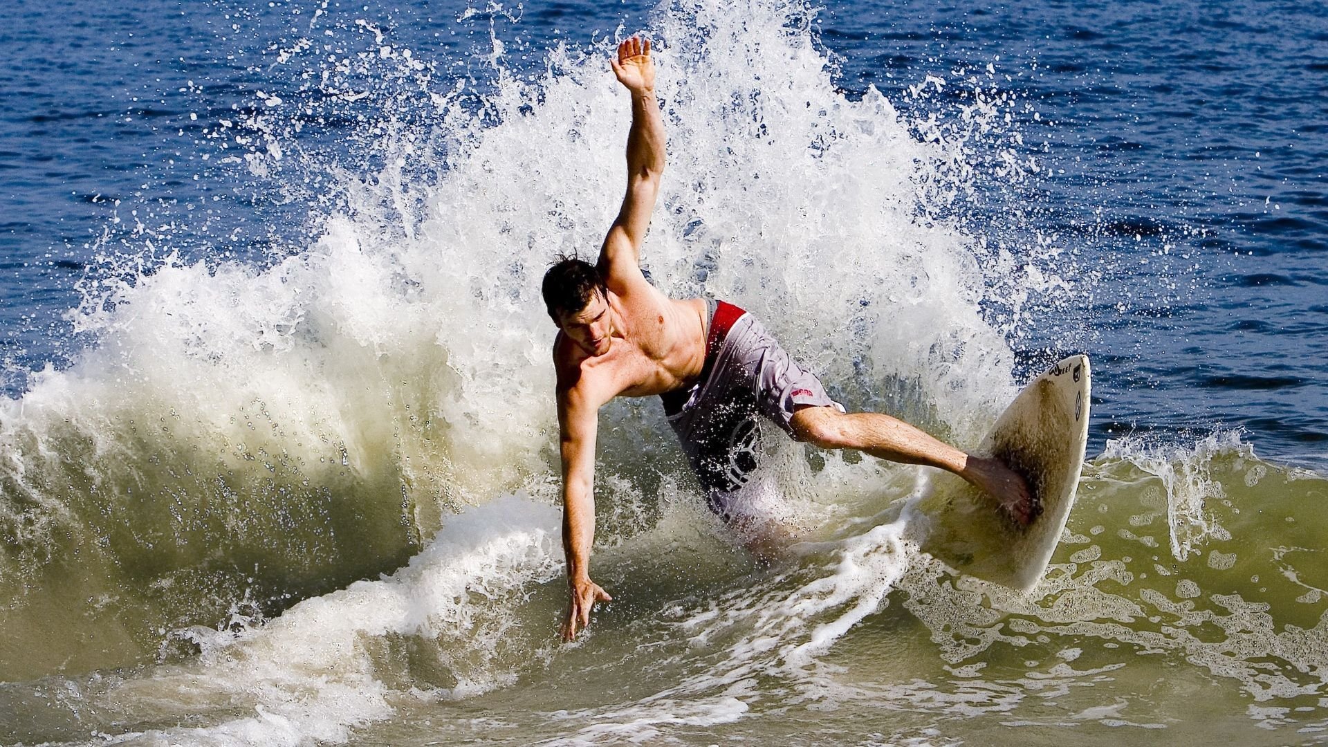 卡马文加里程碑之夜遭遇战术铁幕，芬兰精密体系如何压制喀麦隆狂想曲