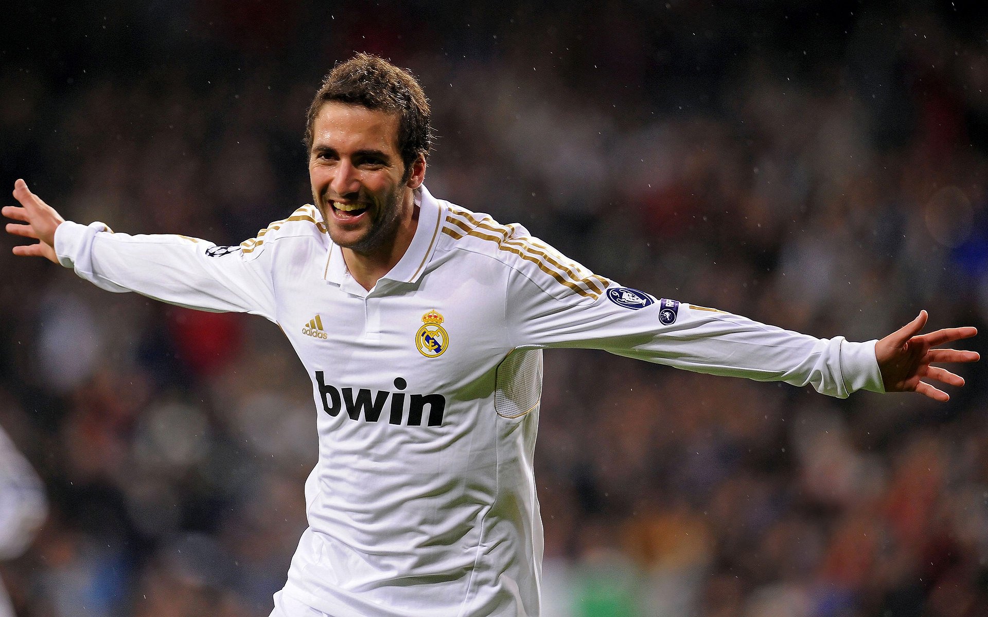 赛道上的新王，诺里斯驾驭迈凯伦完胜阿斯顿马丁，点燃赛场激情